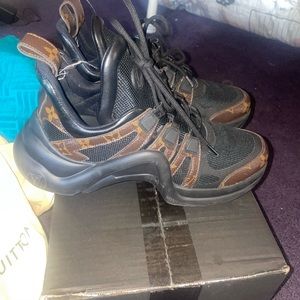 Louis Vuitton sneakers, No sign of wear Too small for me,dust bag included